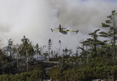 A water bomber make a pass over the Susies Lake wildfire in Halifax Regional Municipality. (Source: Province of Nova Scotia)