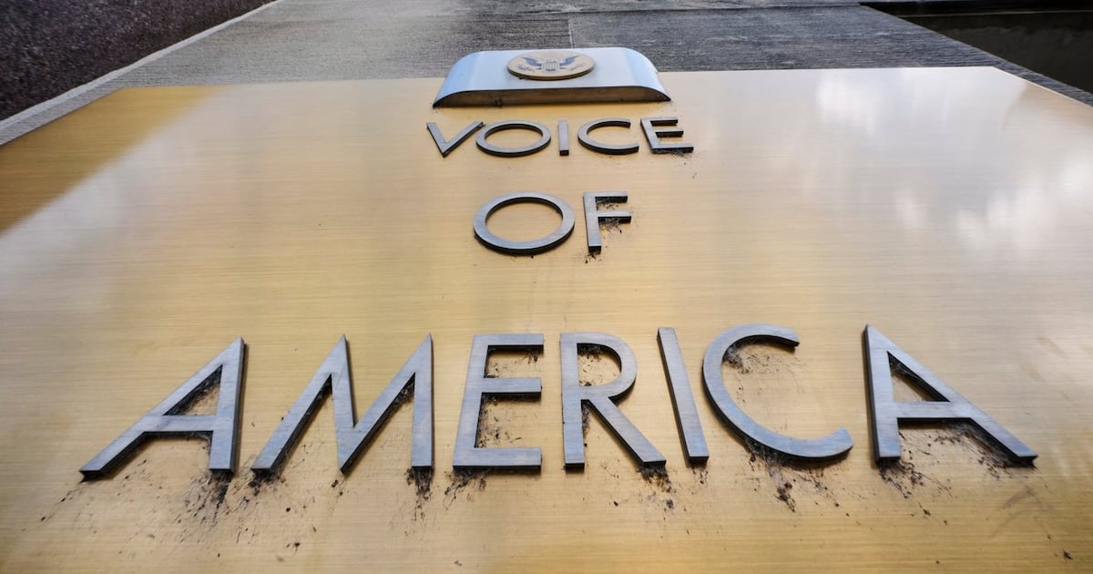 Richter ordnet die Wiederaufnahme des Sendebetriebs von Voice of America ...