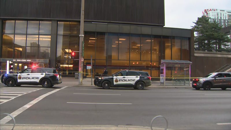 16-year-old boy killed in shooting at Hamilton mall, 2 armed suspects sought