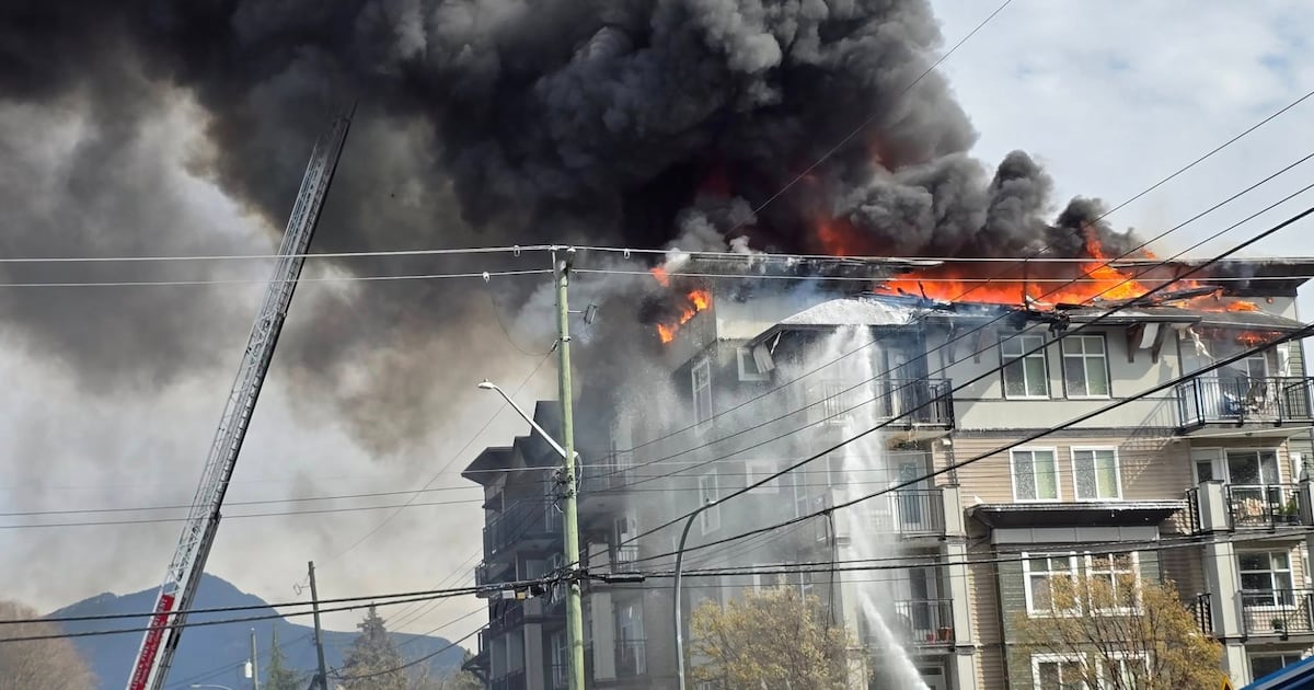 Massive fire causes extensive damage to Chilliwack apartment building