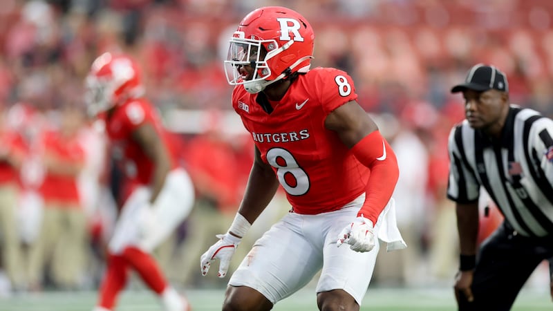 Elks sign top draft pick, release 8 from training camp