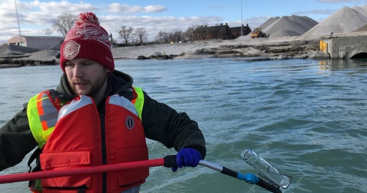 Detroit Aggregate More tests show water deemed safe around Detroit River aggregate spill