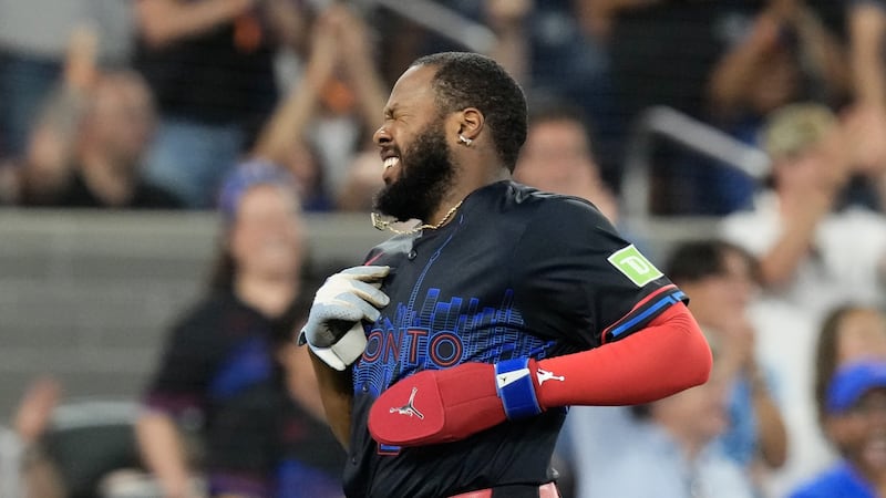 Jays slugger Guerrero Jr. to undergo concussion testing after taking knee to head