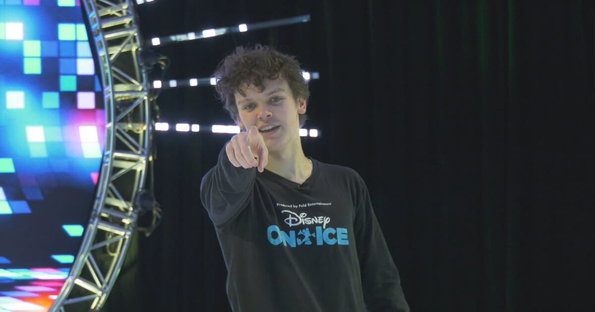Kristoff Playing Edmontonian playing Kristoff in Disney on Ice