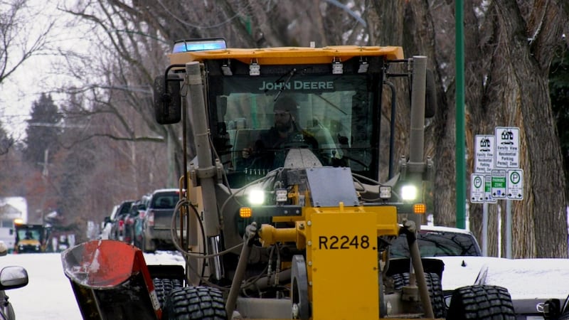 Saskatoon hit with another wave of spring snowfall
