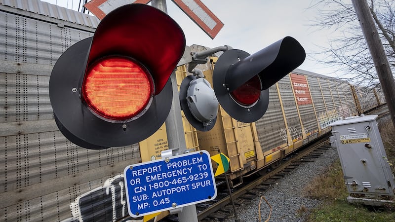 High-speed rail pitch draws high levels of support and opposition: poll