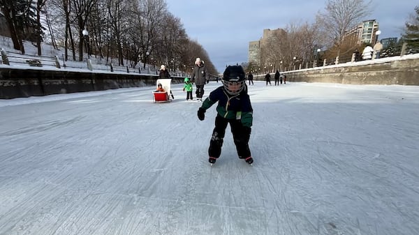 Skaters, businesses happy to see extra stretch of ice open on Rideau Canal Skateway
