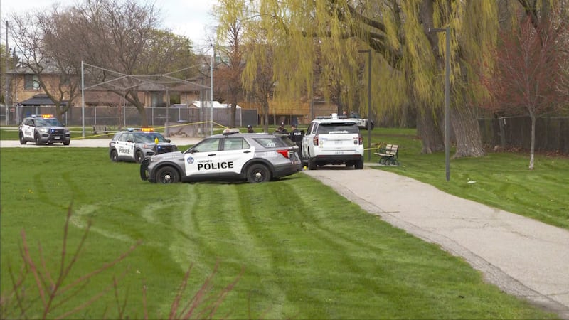 Man killed in shooting near Toronto baseball diamond in Midtown