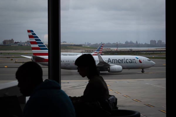 American Airlines to equip over 500 narrow-body jets with Starlink Wi-Fi from 2027