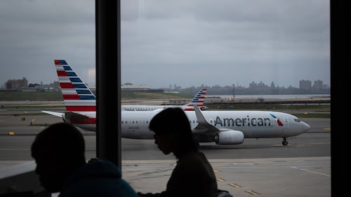 U.S. halts flights at busy East Coast airports, says fibre line cut at construction site