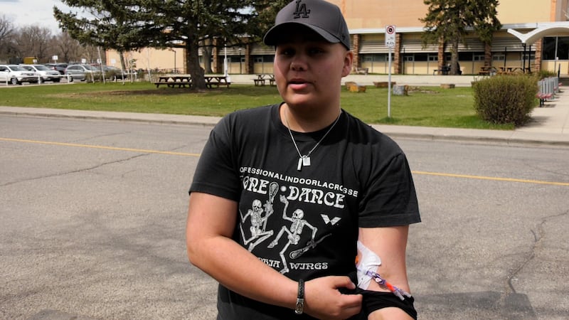 Calgary high school football player tackles Stage 4 cancer diagnosis