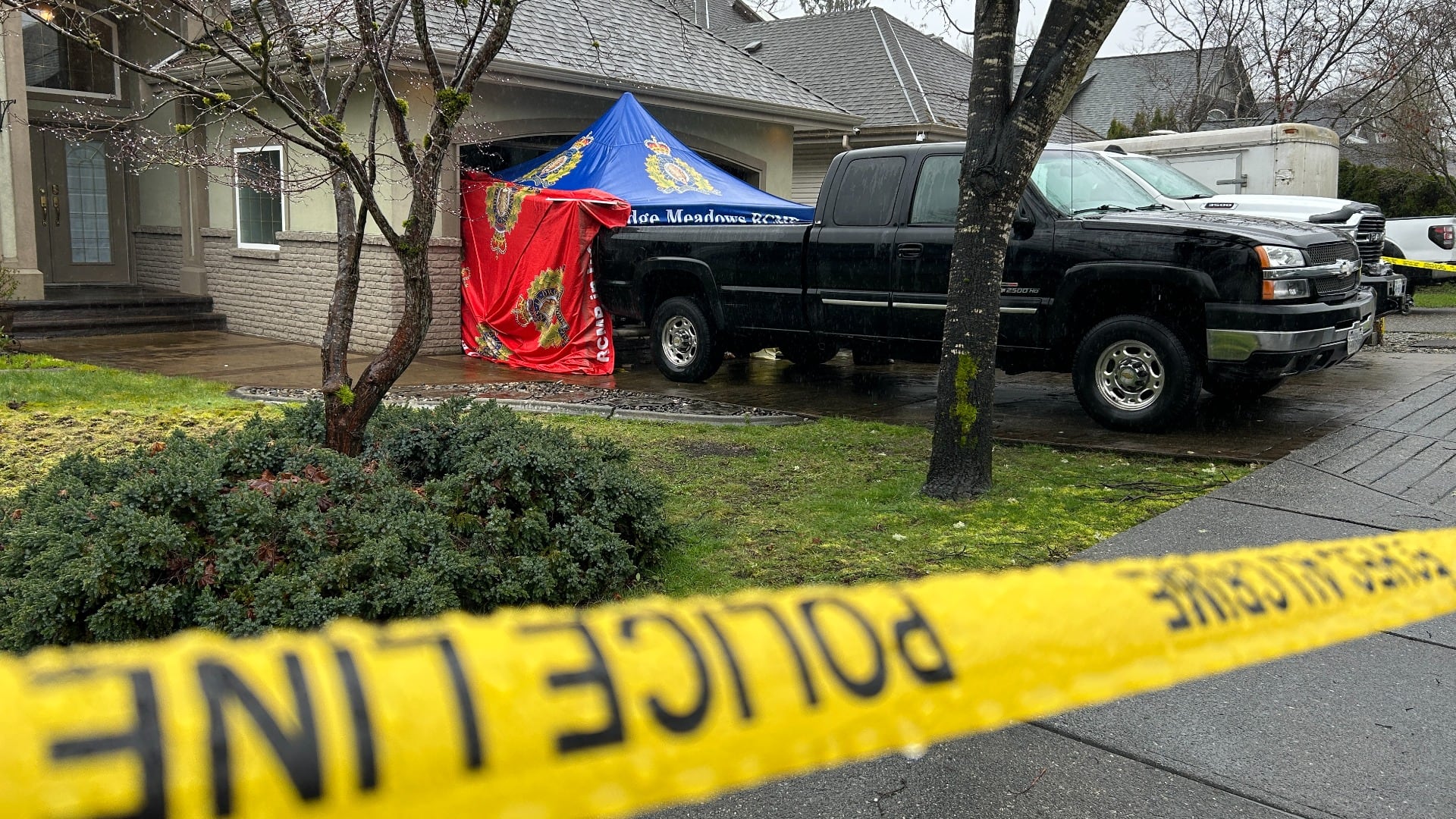 Maple Ridge Police 1 dead, 1 arrested after fight at Maple Ridge home: RCMP