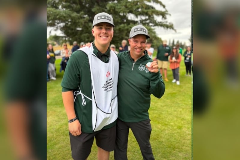 Special Olympics athlete from Regina celebrates hole-in-one at summer games