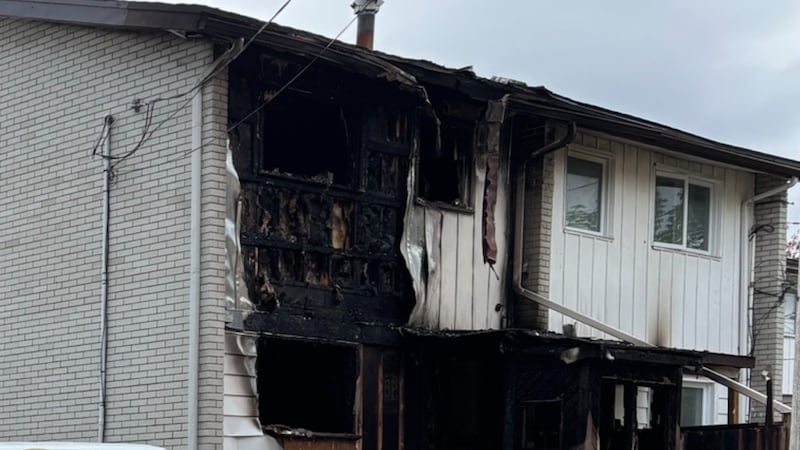 One dead following townhouse fire on Ottawa’s Russell Road