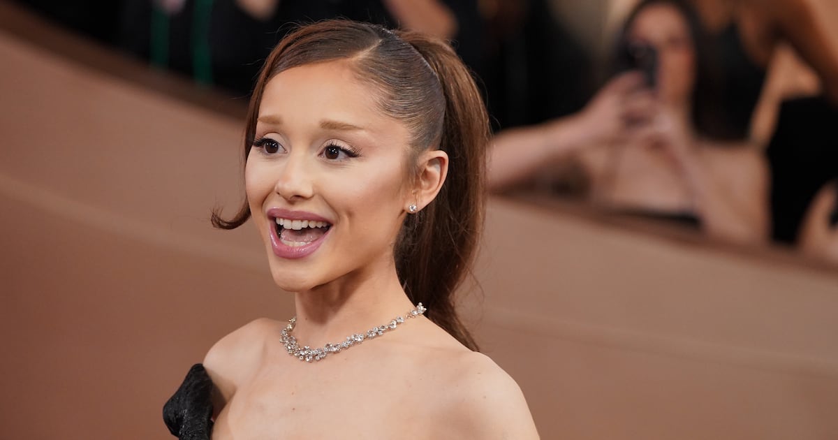 Ariana Grande’s new video sets off talk about body and beauty standards — ...