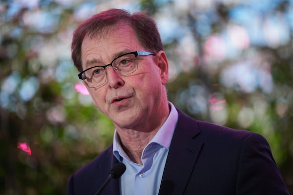 B.C. government reacts to report Ottawa favours southern pipeline route