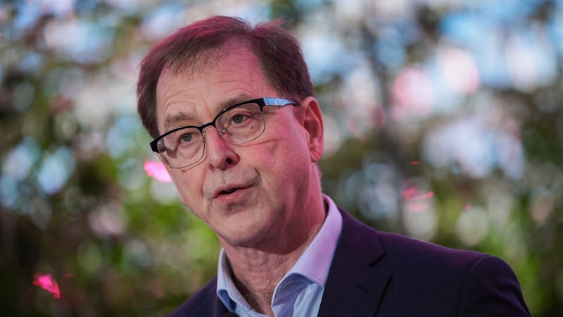 B.C. government reacts to report Ottawa favours southern pipeline route