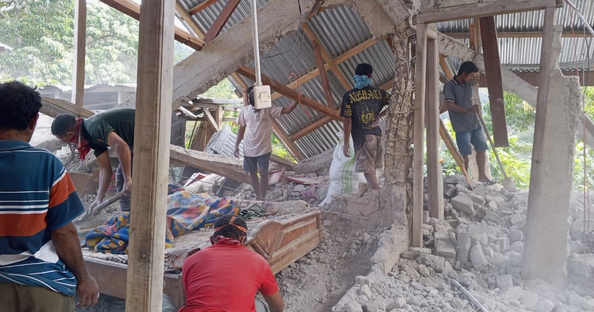 Powerful Magnitude 7.7 Earthquake Strikes Off Indonesia's Coast, Killing at Least 47