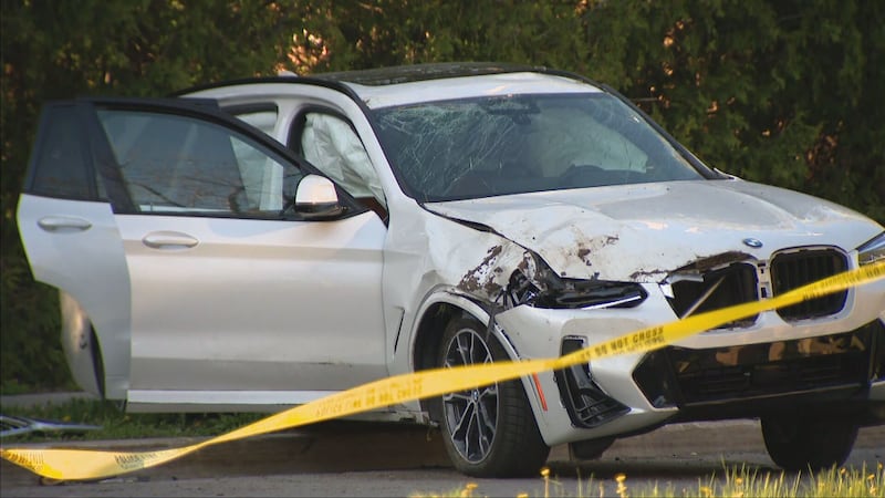 1 person seriously injured in 2-vehicle collision, rollover in North York: paramedics