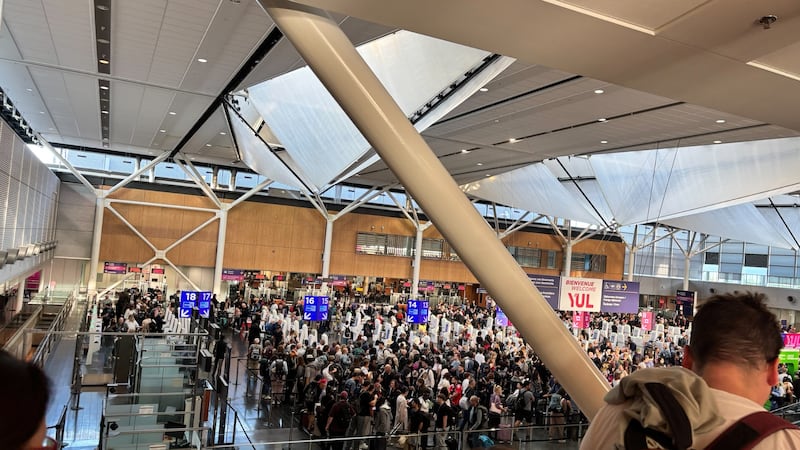 Outage at Montreal airport causes long customs wait times