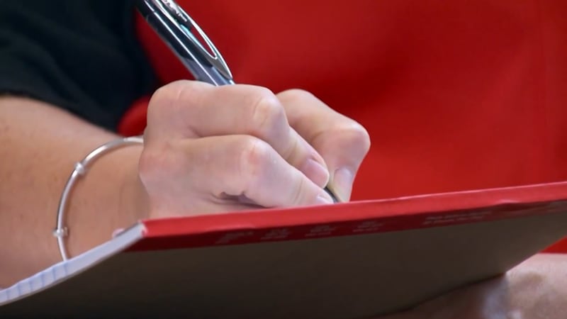 This university's law school wants to have ‘laptop-free’ classrooms where students handwrite notes
