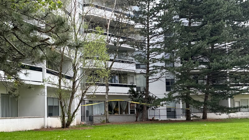 ‘Absolutely devastating’: Toronto police investigating child’s deadly fall from North York apartment building