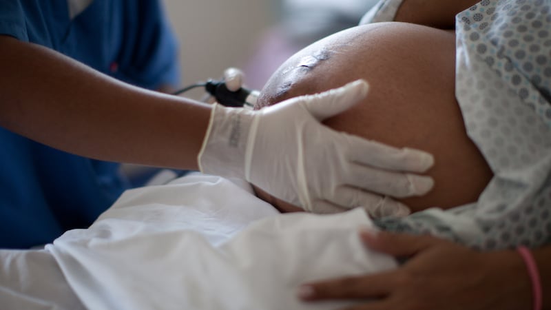 Quebec announces tentative agreement in negotiations with midwives