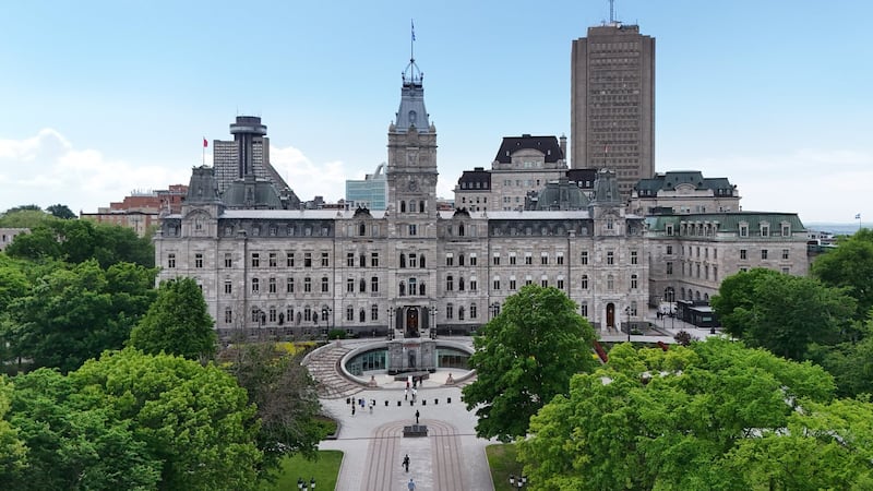 Lawyer asks judge to suspend Quebec law that abolished mandatory oath to the King