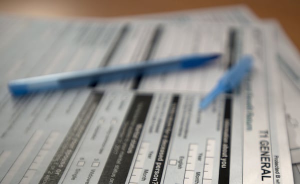 Experts urge Canadians to file taxes as deadline approaches