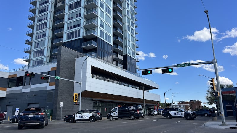 1 in custody following heavy police presence near downtown Edmonton