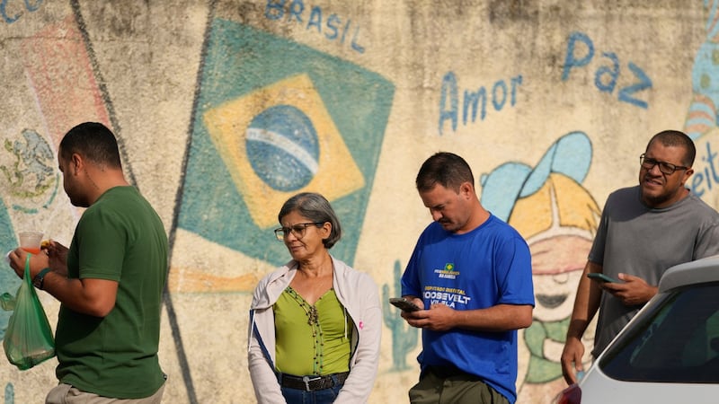 Brazilians vote for next president as Lula and Flávio Bolsonaro hope for first round victory