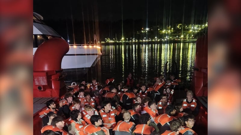 More than 150 people rescued after Metro Vancouver grad cruise ran aground