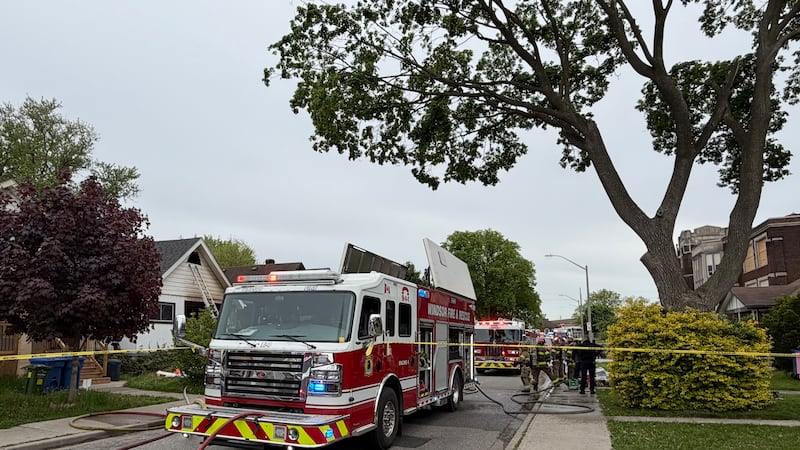 Firefighters respond to Curry Avenue fire