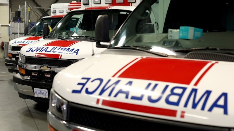 4 taken to hospital after crash that closed Highway 1 in B.C. Interior