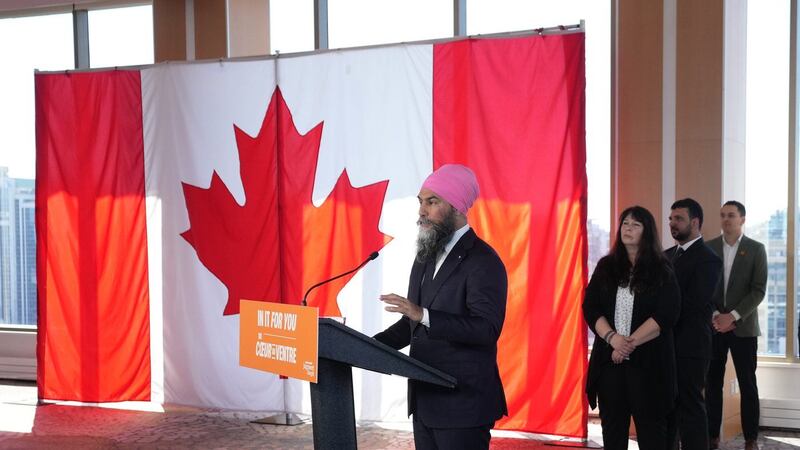 Jagmeet Singh says Liberal, Conservative leaders will only fight for rich Canadians