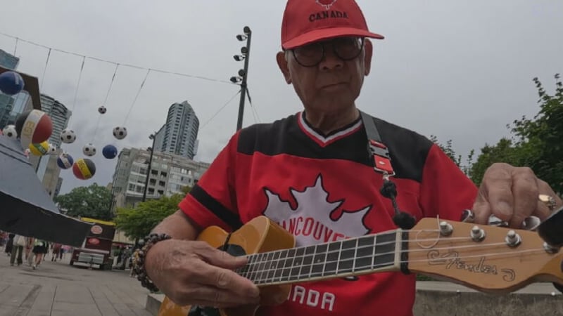 ‘You have to do something’: 80-year-old busker plays ukulele to raise money and make meals for the homeless
