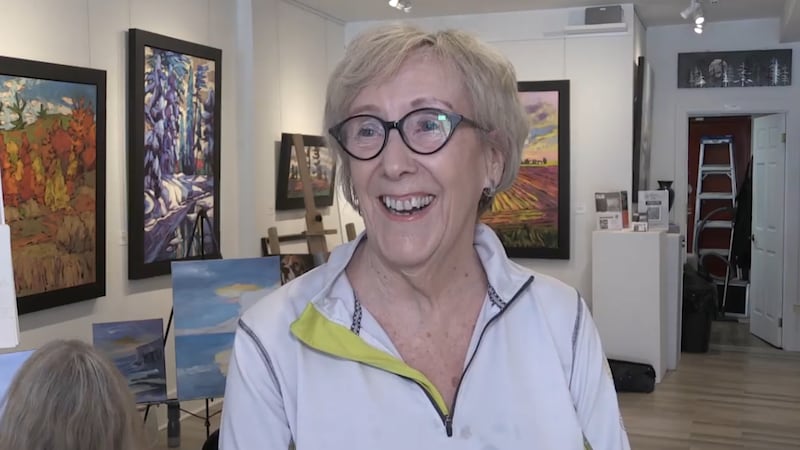Collingwood artist who survived colon cancer partners with art gallery to give back to hospital