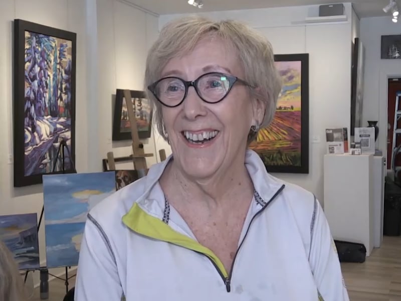 Collingwood artist who survived colon cancer partners with art gallery to give back to hospital