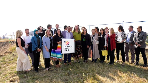 Minister of Indigenous Services visits Virtual Health Hub site