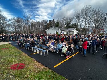 Remembrance Day ceremony in New Ross, N.S. on Tuesday, Nov. 11, 2025. (CTV Atlantic/ Jonathan MacInnis)