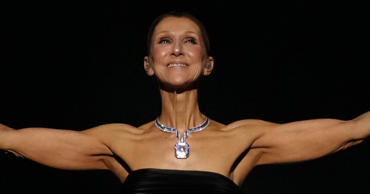Céline Dion slips and falls during Paris residency show