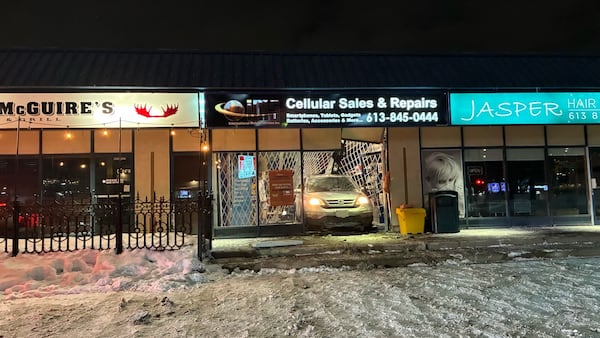 Vehicle crashes into Orléans business