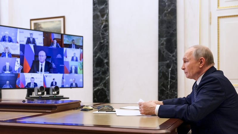 Russians urged to work from home amid fuel crisis