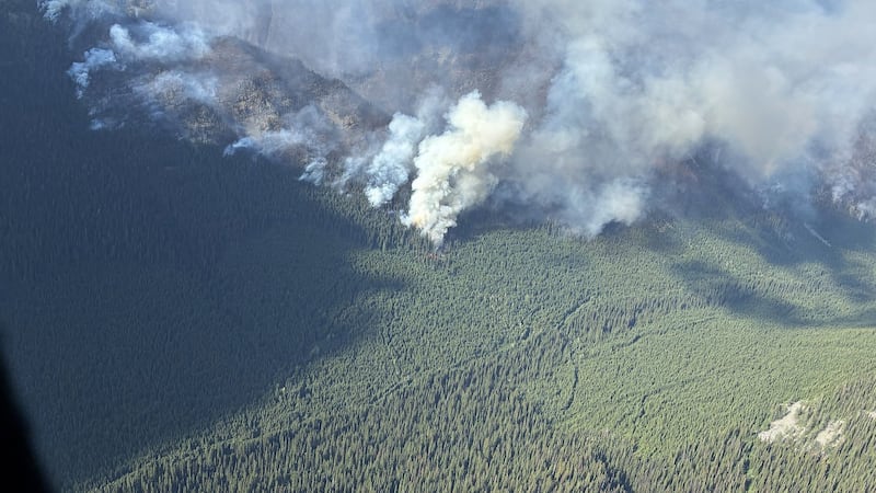 Fire crews work on containment lines between out-of-control blaze and Kimberley, B.C.