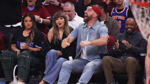 Life of A Basketball Fan: Taylor Swift attends Cavs-Knicks in Cleveland with fiance Travis Kelce