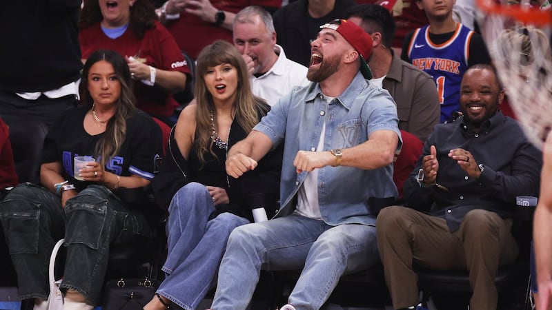 Life of A Basketball Fan: Taylor Swift attends Cavs-Knicks in Cleveland with fiance Travis Kelce
