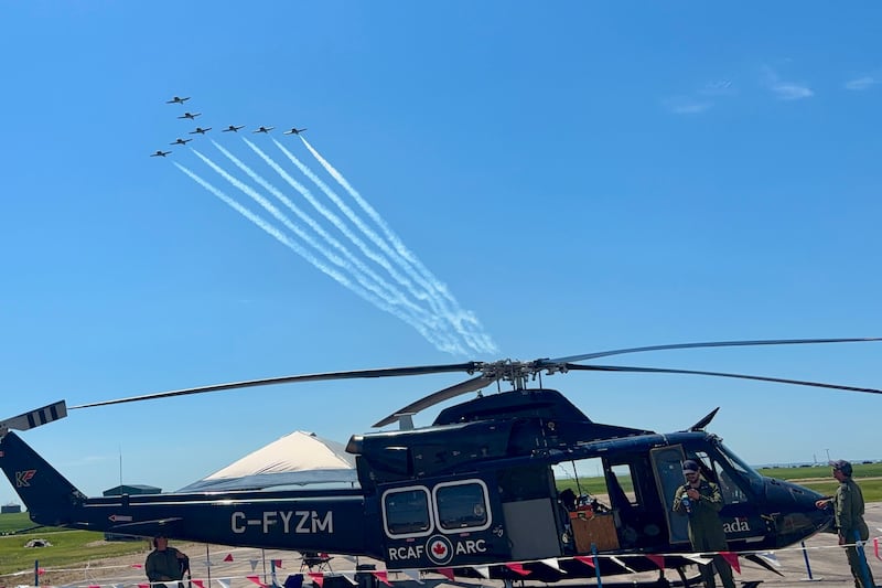 Canadian Forces Snowbirds perform final hometown show before extended pause