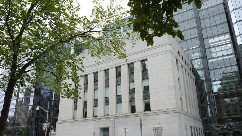 Soft economy should limit Bank of Canada's rate hikes: Capital Economics