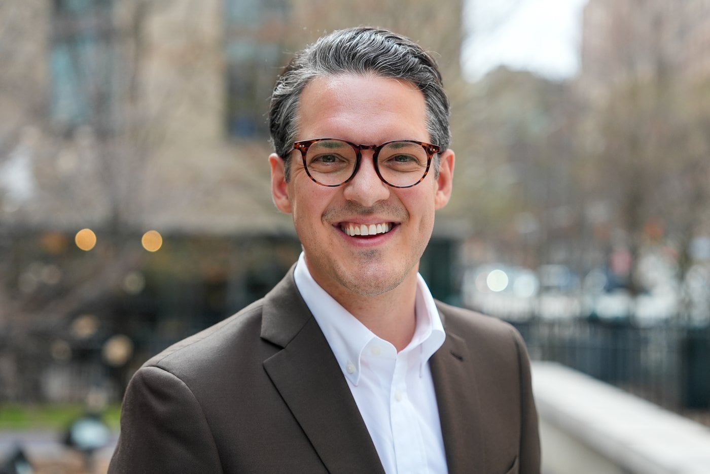 Ontario Liberals have first official leadership contender