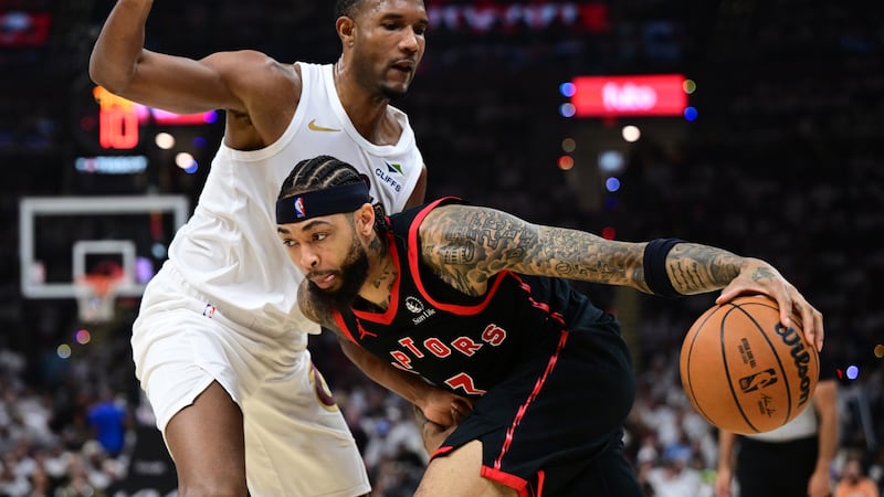 Brandon Ingram exits Raptors playoff game early with right heel inflammation